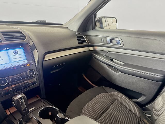 Used 2018 Ford Explorer XLT AWD/4WD image 23