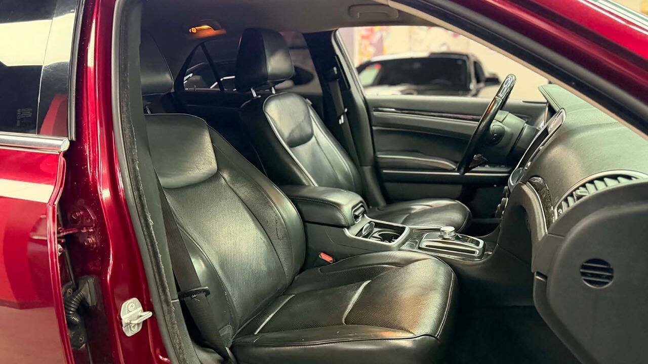 Used 2018 Chrysler 300 Limited RWD image 14
