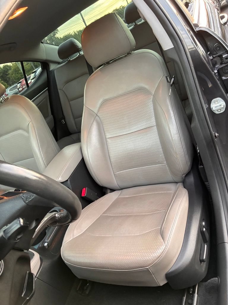 Used 2020 Hyundai Elantra Limited FWD image 16