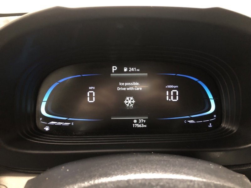 Used 2023 Hyundai Venue SEL image 26