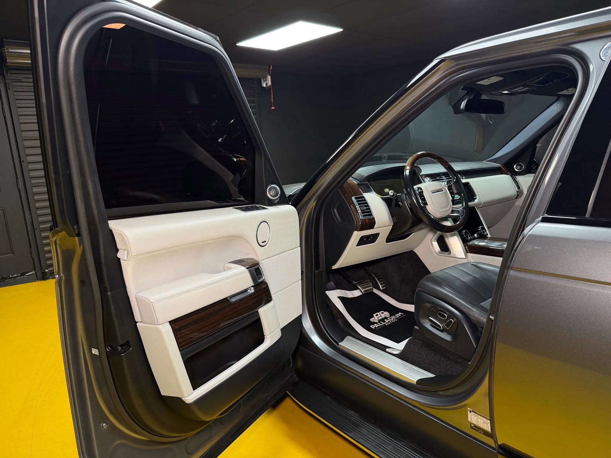 Used 2014 Land Rover Range Rover Supercharged image 33