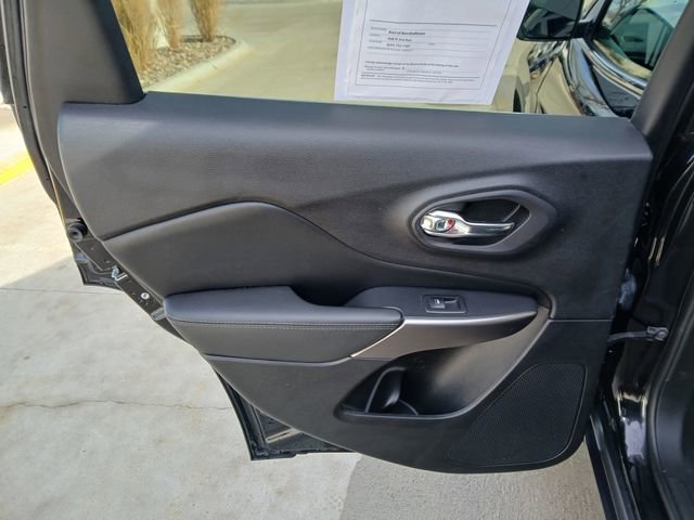 Used 2021 Jeep Cherokee Latitude Lux w/ Comfort/Convenience Group image 14