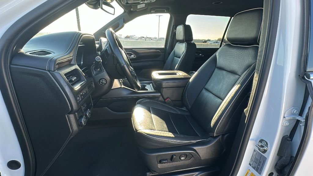 Used 2023 Chevrolet Suburban Premier image 4