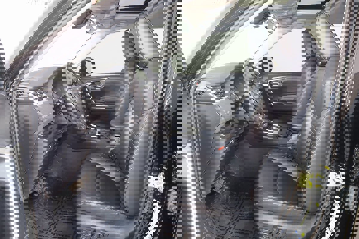 Used 2019 Toyota RAV4 XLE Premium image 11