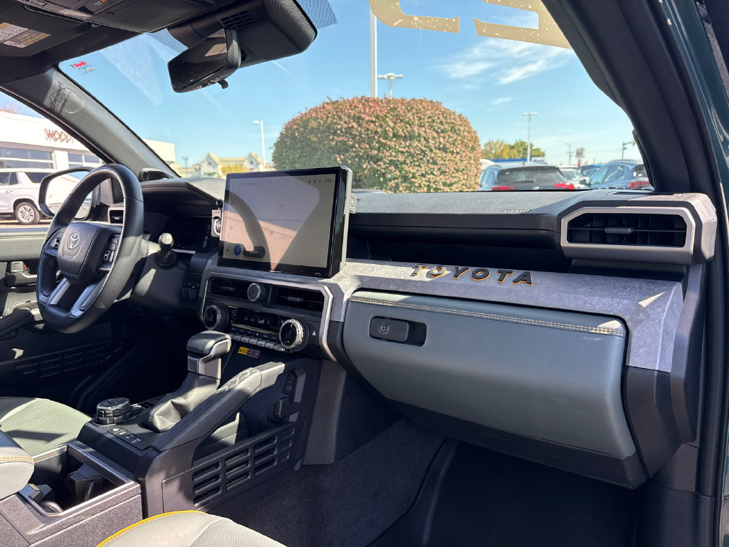 Used 2025 Toyota 4Runner Trailhunter AWD/4WD image 37
