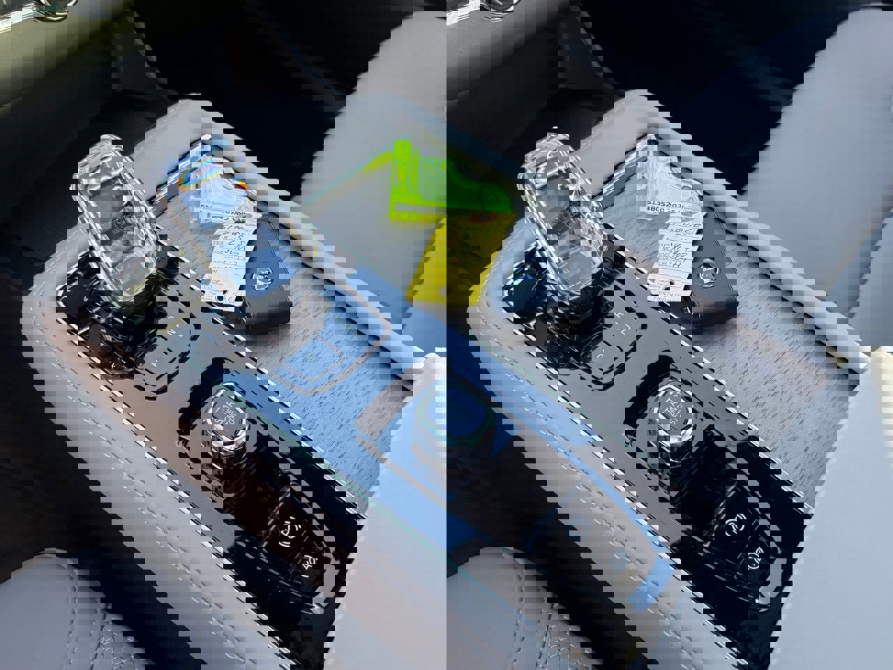 New 2025 Volvo XC90 T8 Plus w/ Protection Package Premier image 14