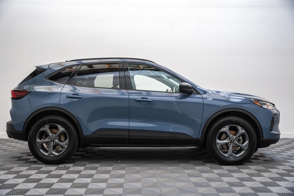 Certified 2025 Ford Escape ST-Line AWD/4WD image 4
