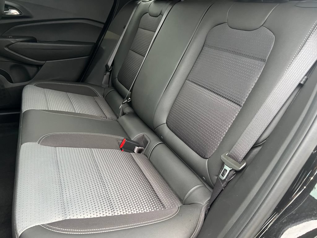 Used 2025 Chevrolet Trax LT FWD image 13