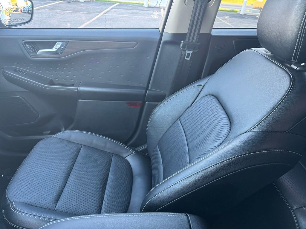 Certified 2020 Ford Escape Titanium AWD/4WD image 22