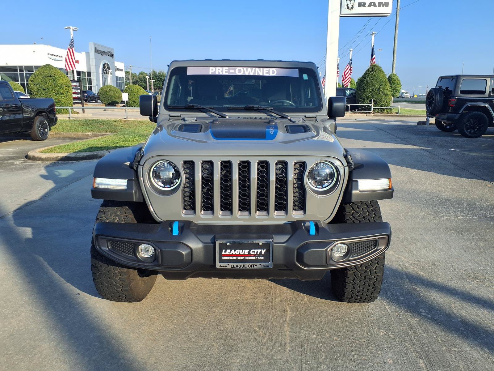 Used 2023 Jeep Wrangler Unlimited Rubicon 4xe w/ Cold Weather Group AWD/4WD image 5