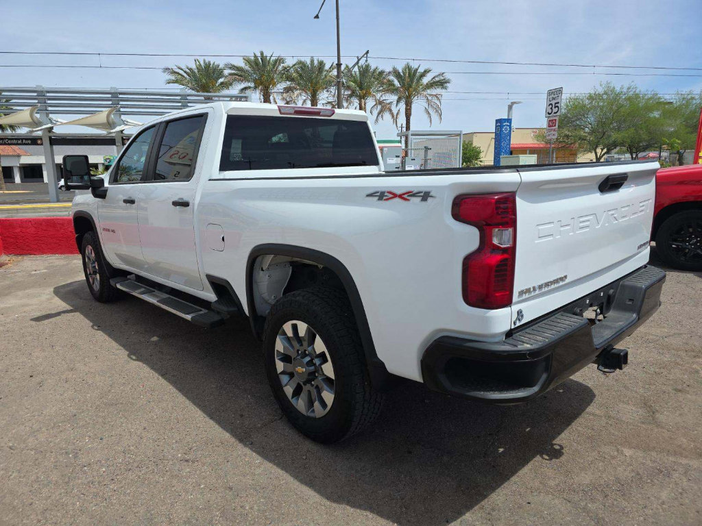 Used 2023 Chevrolet Silverado 2500 Custom AWD/4WD image 9