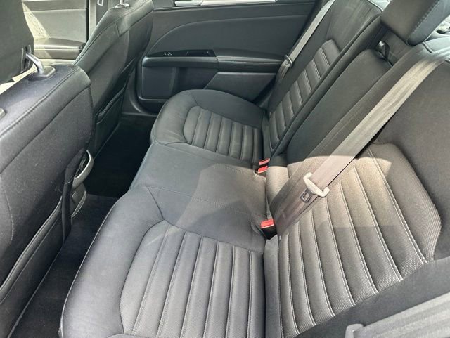 Used 2014 Ford Fusion SE FWD image 9
