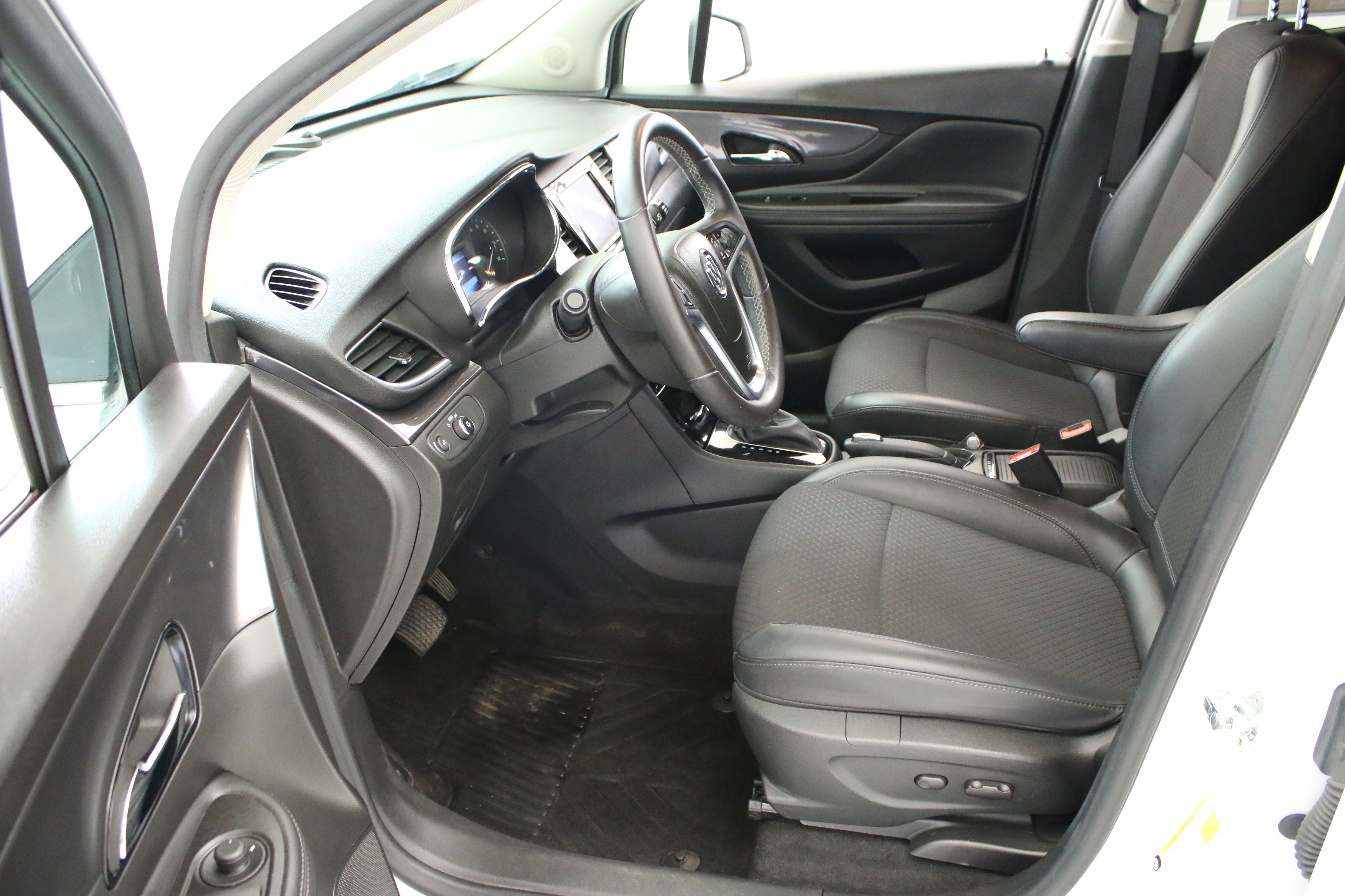 Certified 2022 Buick Encore Preferred w/ Safety Package AWD/4WD image 26