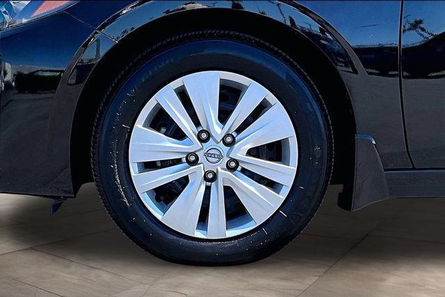 Certified 2025 Nissan Sentra S FWD image 30