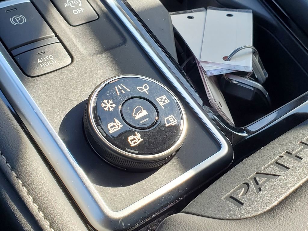 New 2026 Nissan Pathfinder SL image 32