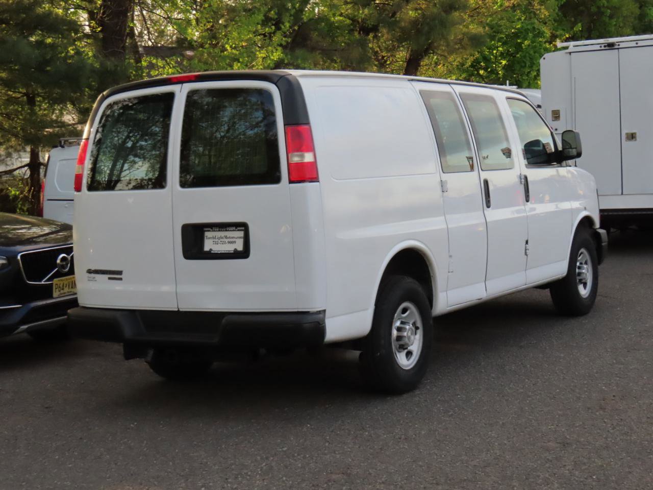 Used 2015 Chevrolet Express 2500 RWD image 2