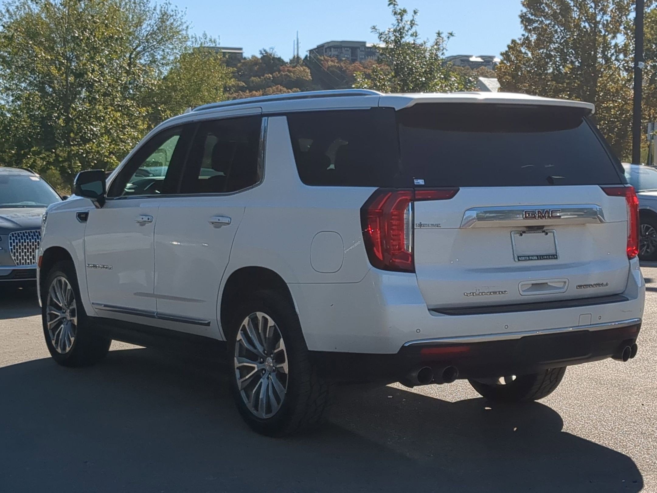 Used 2021 GMC Yukon Denali w/ Denali Premium Package image 5