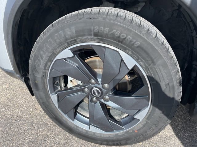 Used 2025 Nissan Rogue SV image 9