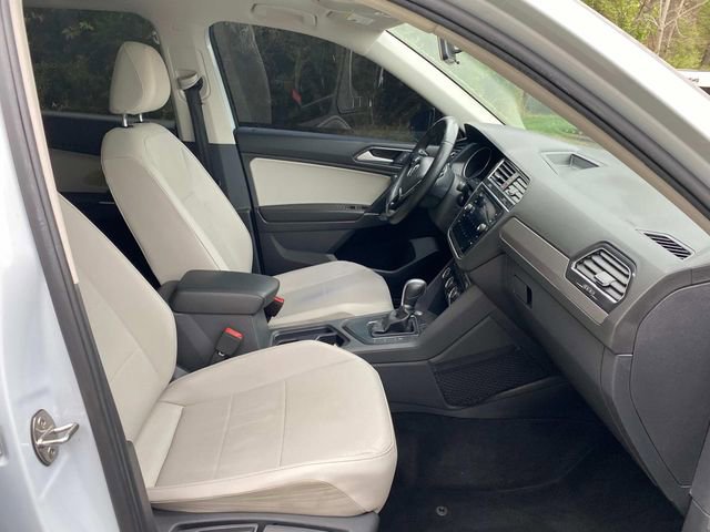 Used 2018 Volkswagen Tiguan SE w/ Panoramic Sunroof Package image 34