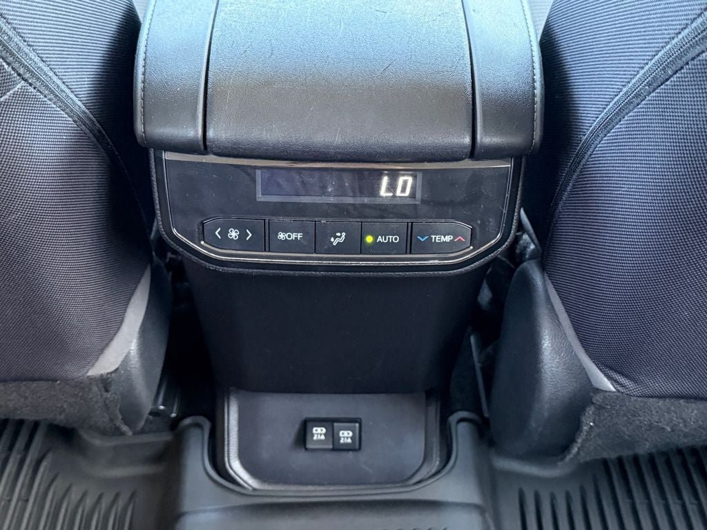 Used 2020 Toyota Highlander L FWD image 14
