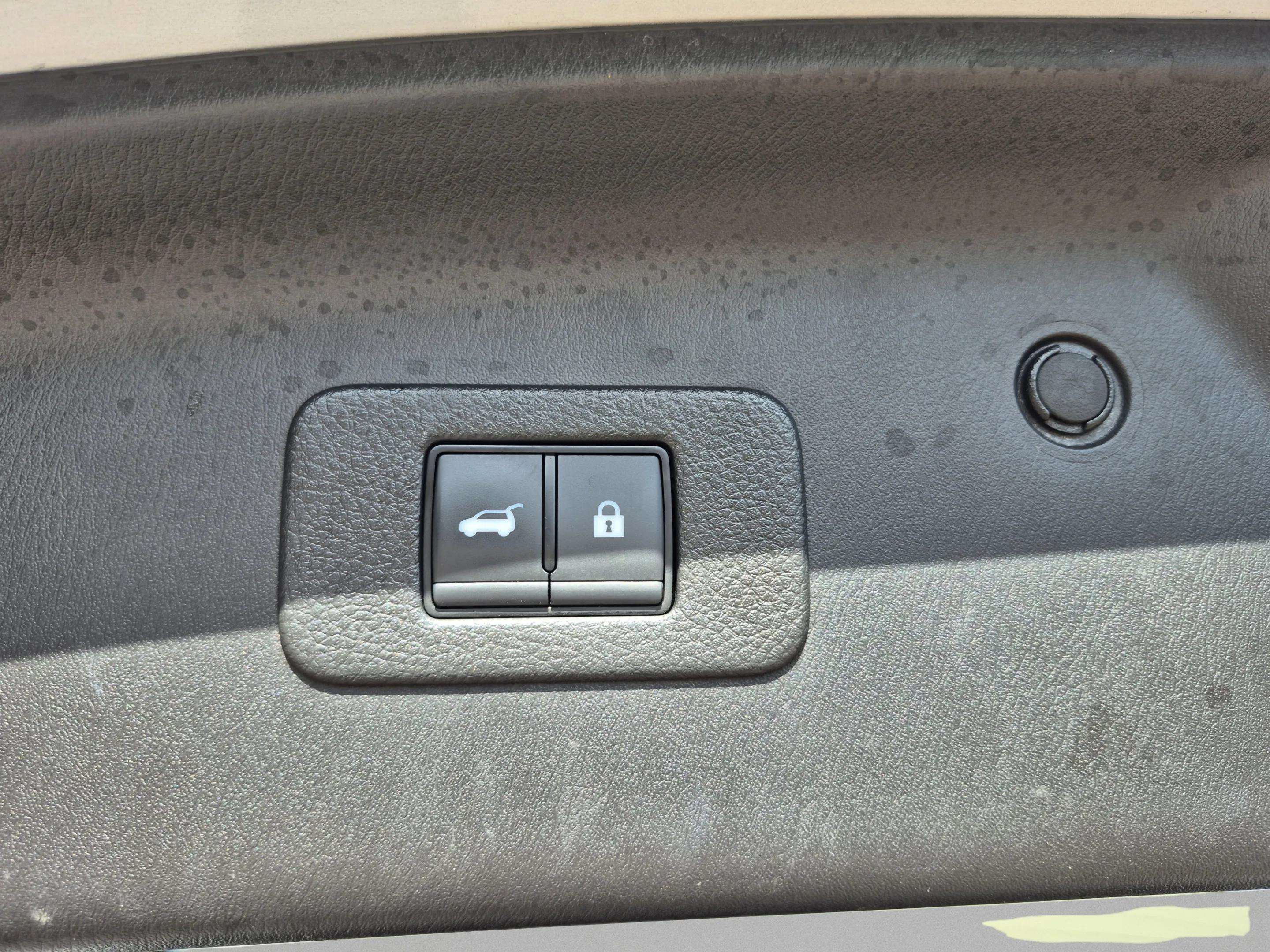 Certified 2024 Nissan Armada SL w/ Captain's Chairs Package RWD image 12