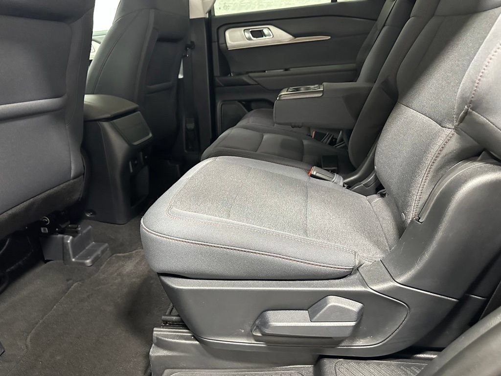 Used 2025 Ford Explorer Active AWD/4WD image 40