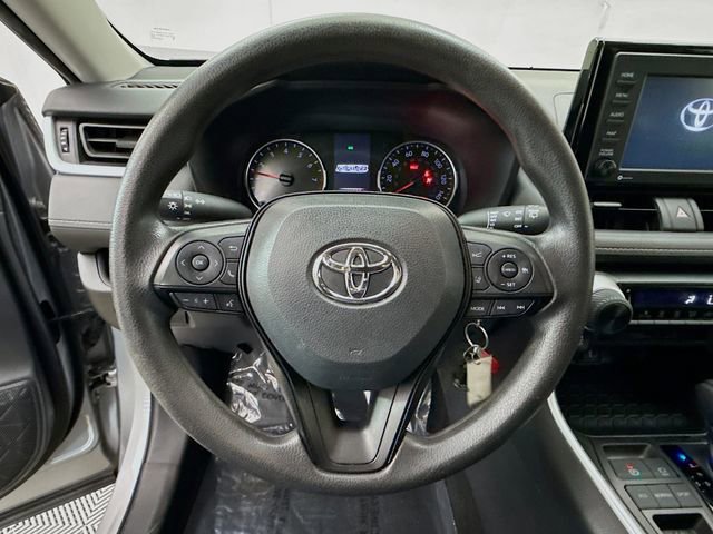 Used 2021 Toyota RAV4 LE image 11
