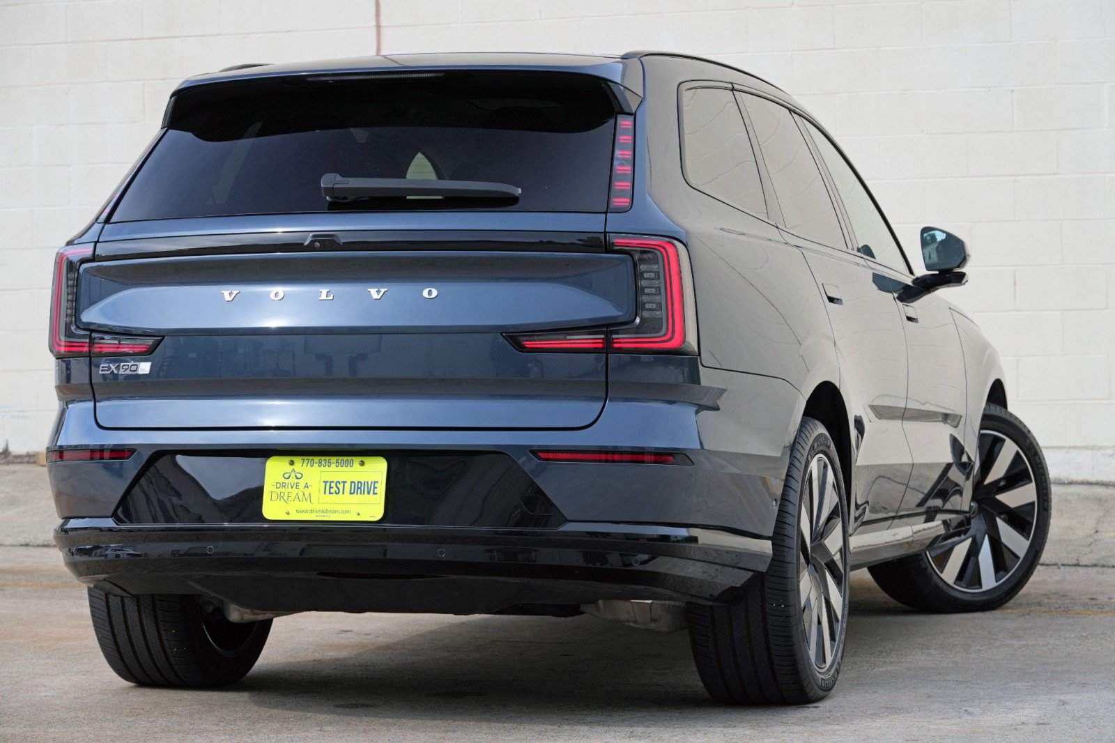 Used 2025 Volvo EX90 Ultra AWD/4WD image 5