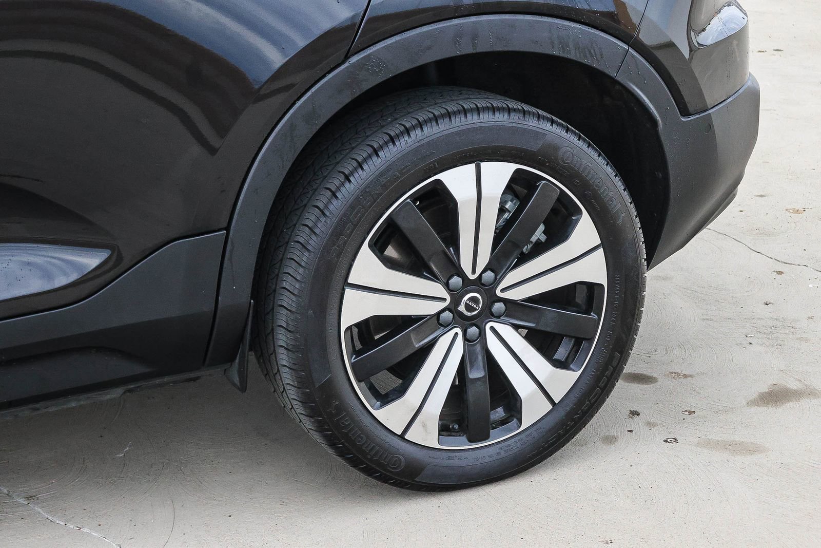 Used 2023 Volvo XC40 Recharge Plus image 11