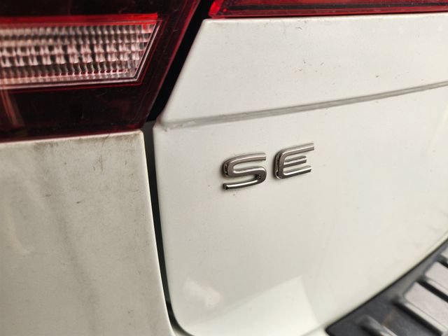 Used 2022 Volkswagen Tiguan SE R-Line FWD image 9
