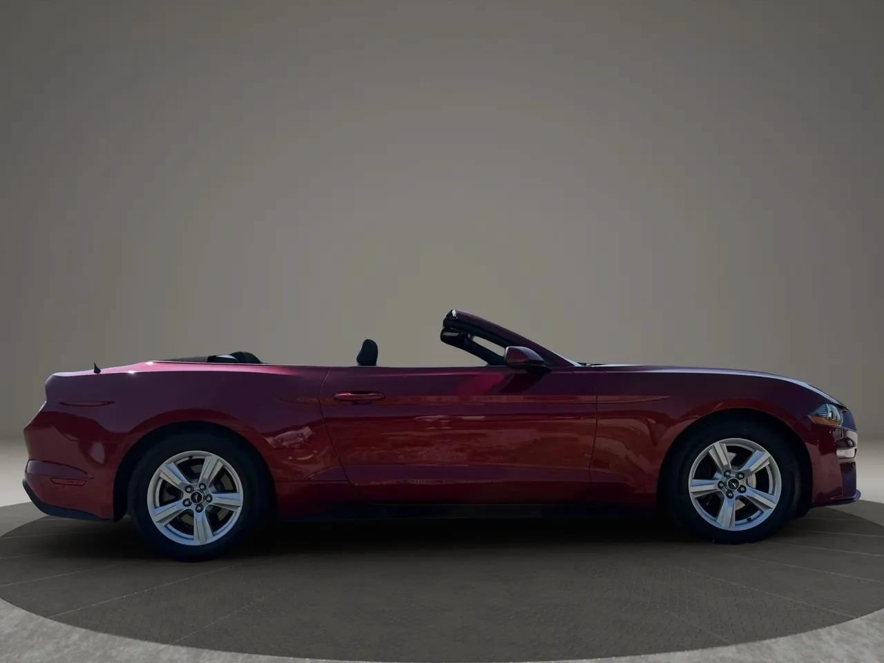 Used 2019 Ford Mustang Convertible RWD image 6