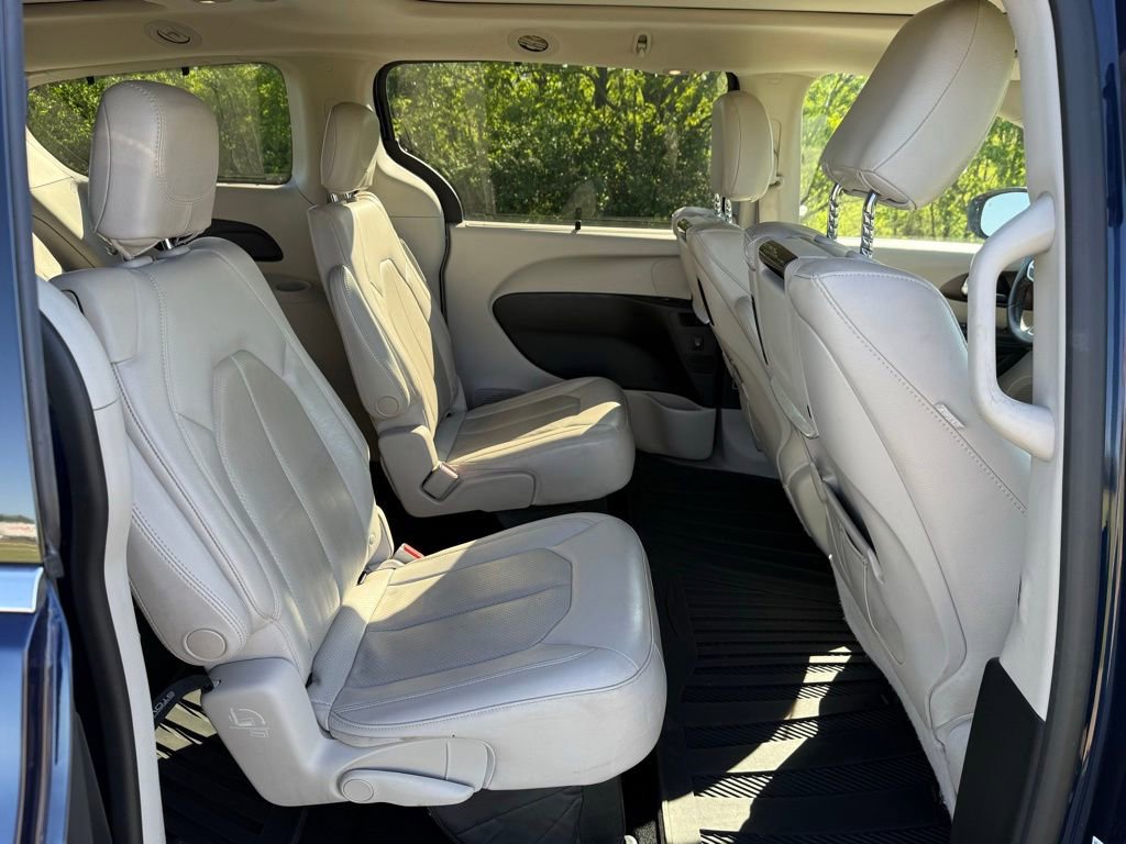 Used 2019 Chrysler Pacifica Touring-L Plus w/ Advanced Safetytec Group FWD image 15