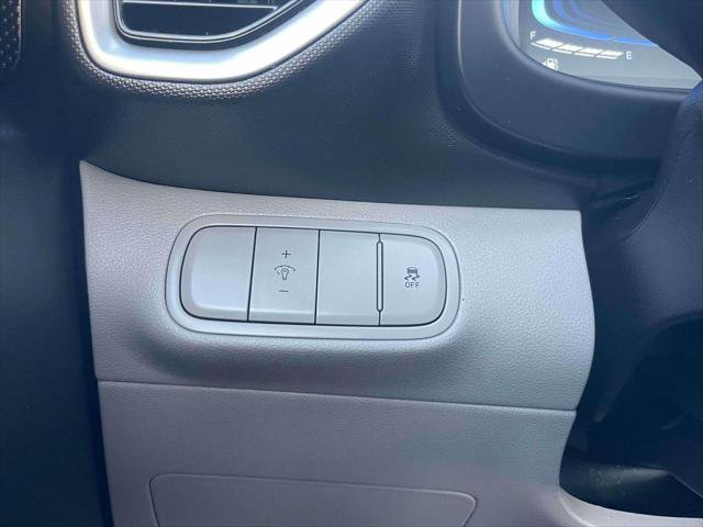 Used 2024 Hyundai Venue SEL FWD image 19
