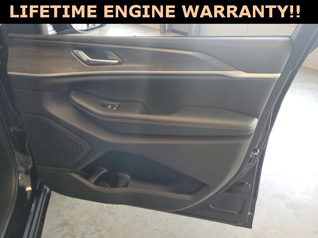 New 2025 Jeep Grand Cherokee Limited w/ Black Appearance Package image 39