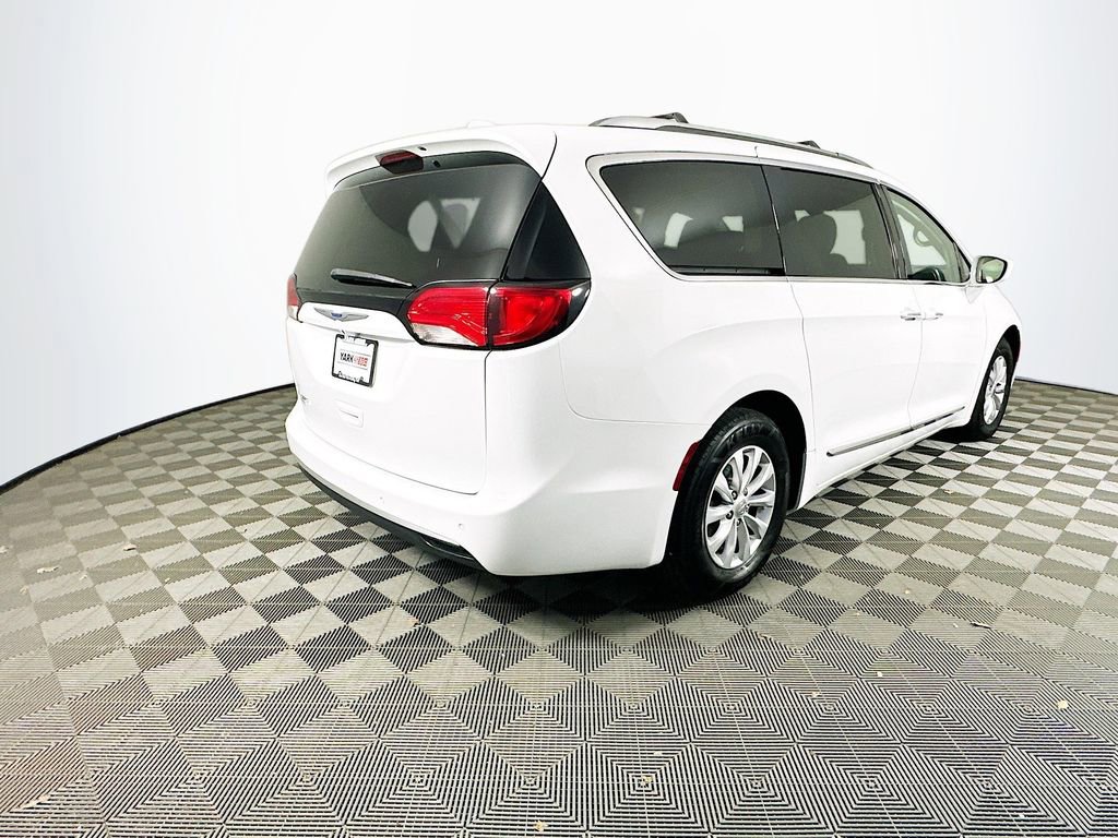 Certified 2019 Chrysler Pacifica Touring-L image 10
