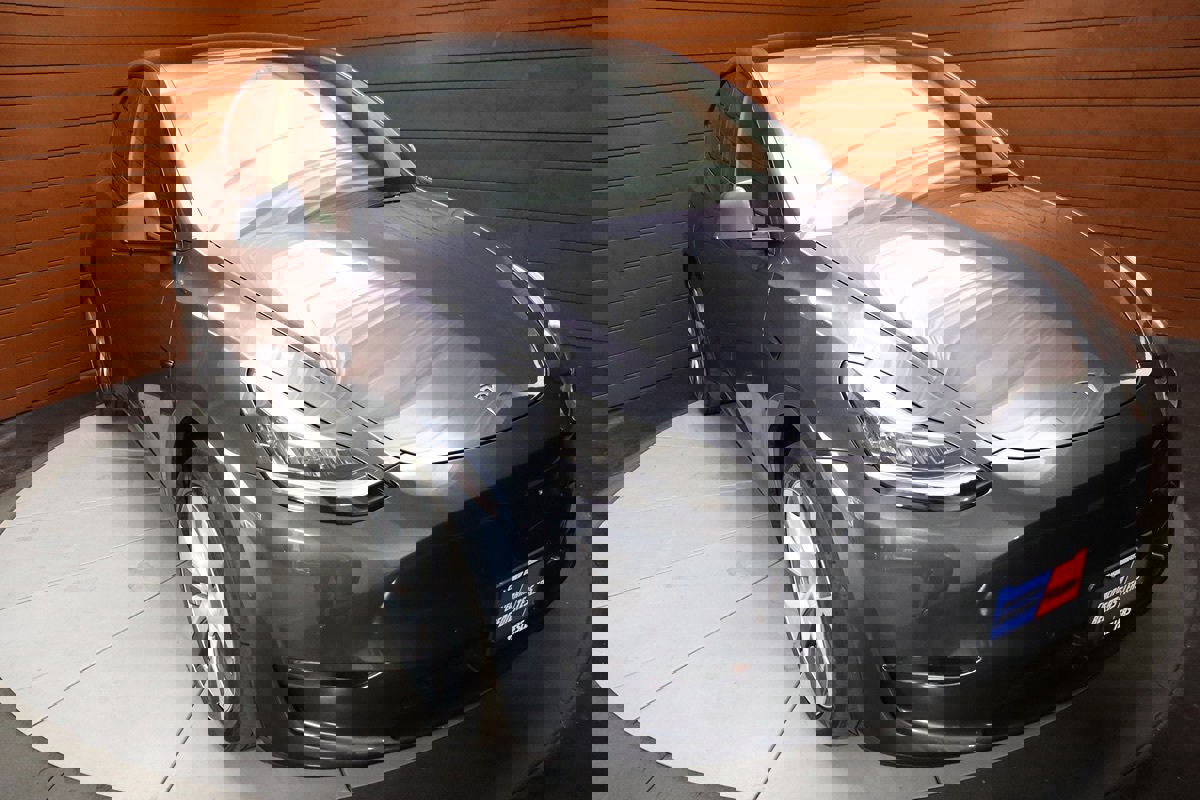 Used 2022 Tesla Model Y Long Range image 62