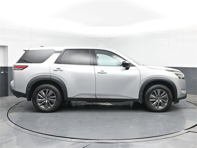 Used 2024 Nissan Pathfinder S image 11