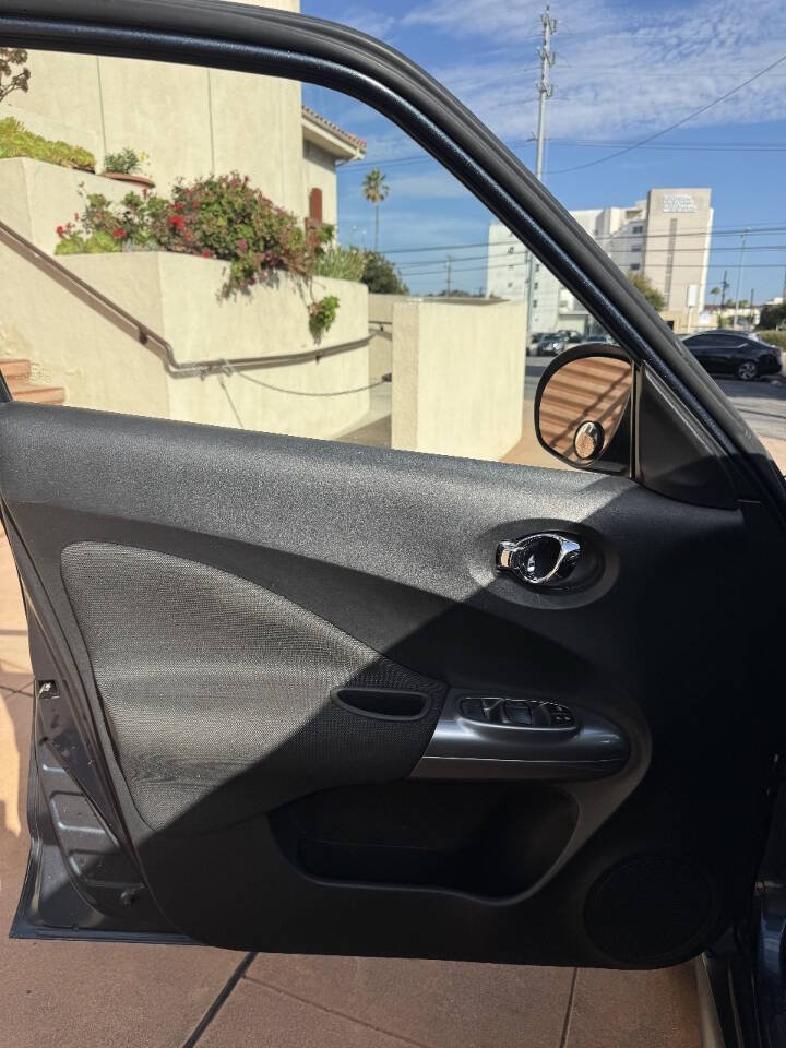 Used 2011 Nissan Juke SV FWD image 7