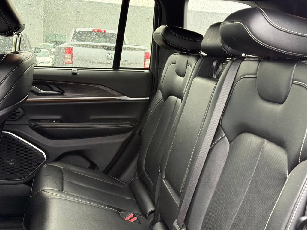Used 2024 Jeep Grand Cherokee Limited w/ Luxury Tech Group II AWD/4WD image 14