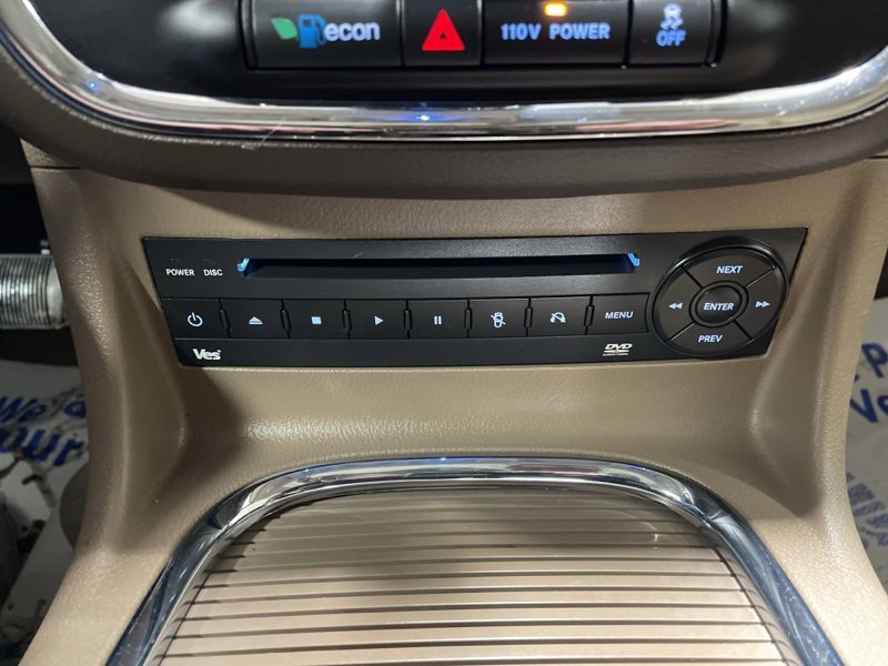 Used 2012 Chrysler Town & Country Limited w/ Luxury Group image 35