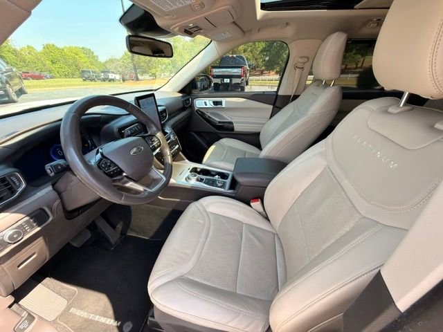 Used 2021 Ford Explorer Platinum w/ Equipment Group 601A AWD/4WD image 16