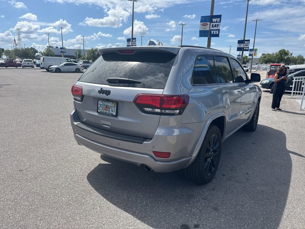 Used 2020 Jeep Grand Cherokee Altitude RWD image 9