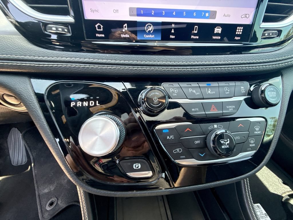 Used 2021 Chrysler Pacifica Limited w/ Uconnect Theater Family Group AWD/4WD image 25