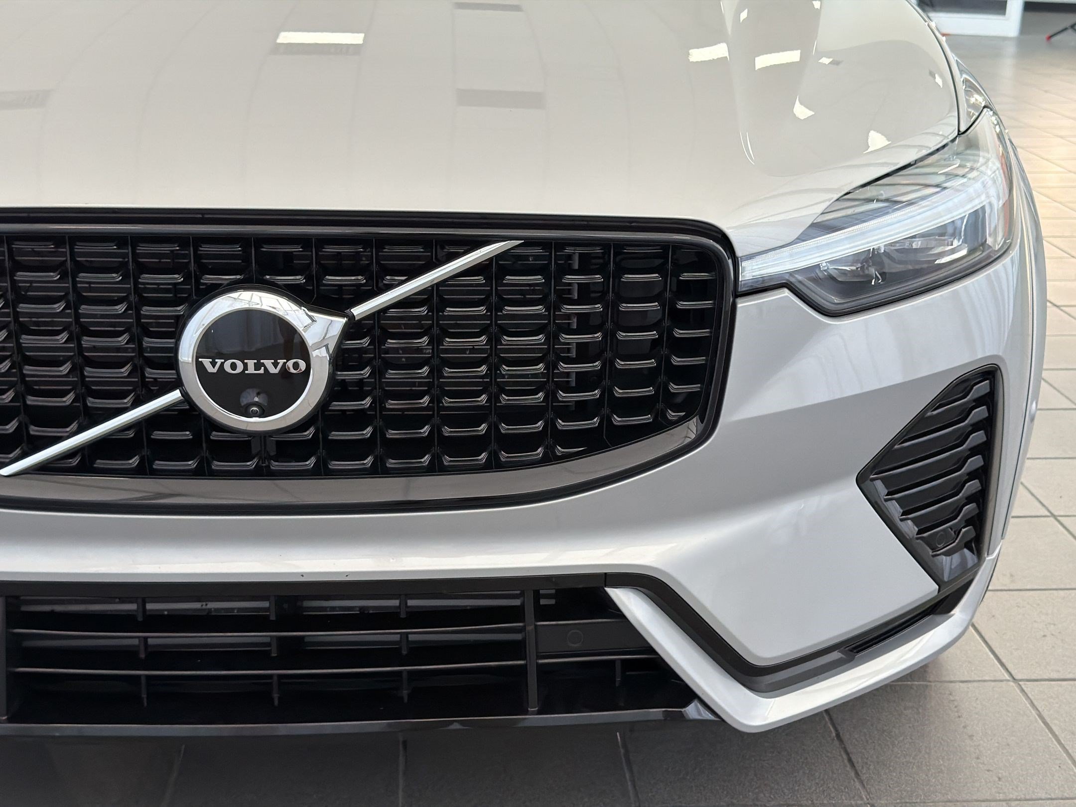 Used 2024 Volvo XC60 T8 Ultimate w/ Protection Package Premier AWD/4WD image 24