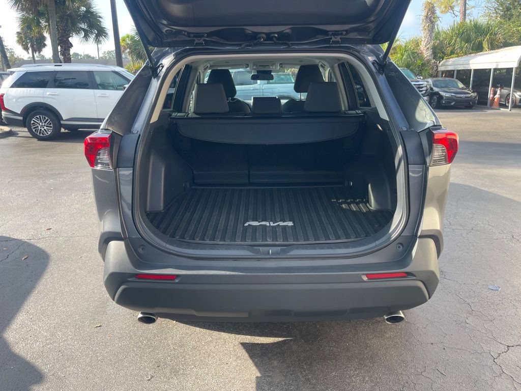Used 2025 Toyota RAV4 XLE AWD/4WD image 4