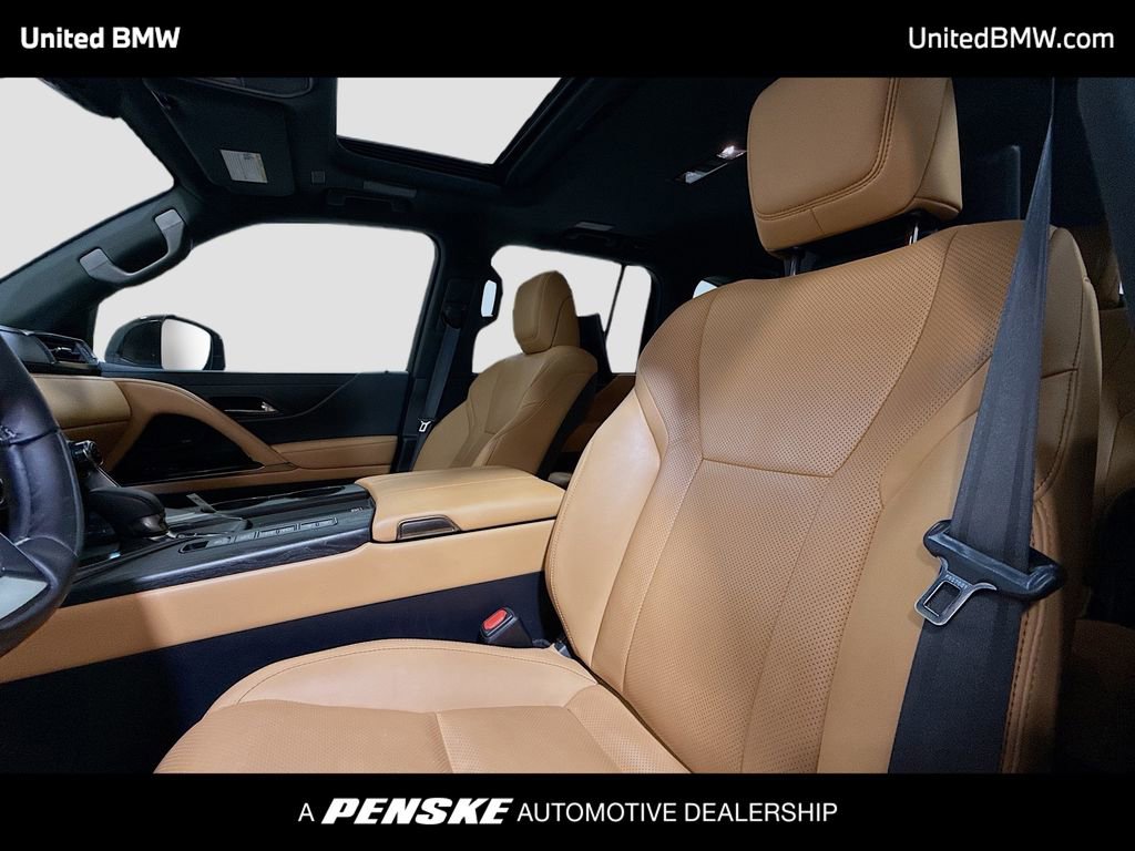 Used 2025 Lexus LX 700h Luxury AWD/4WD image 5