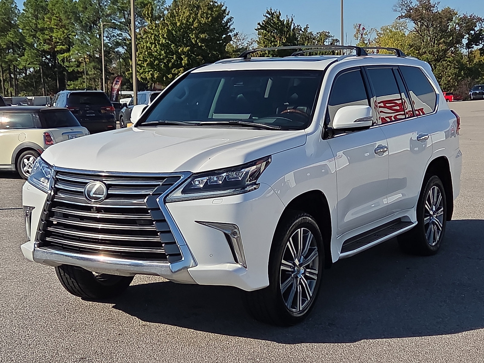 Used 2017 Lexus LX 570 4WD w/ Luxury Package image 2
