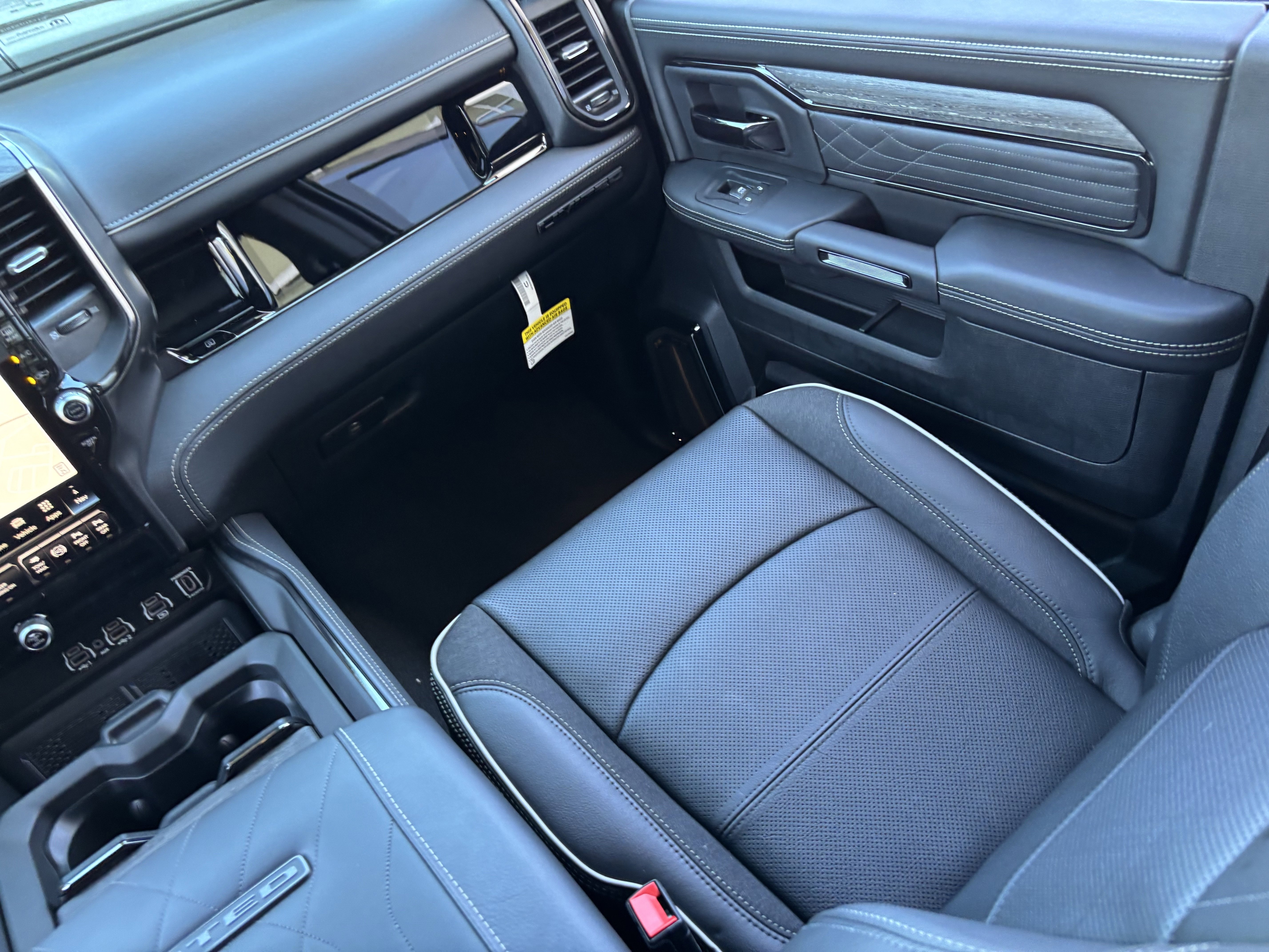 New 2026 RAM 2500 Limited AWD/4WD image 12