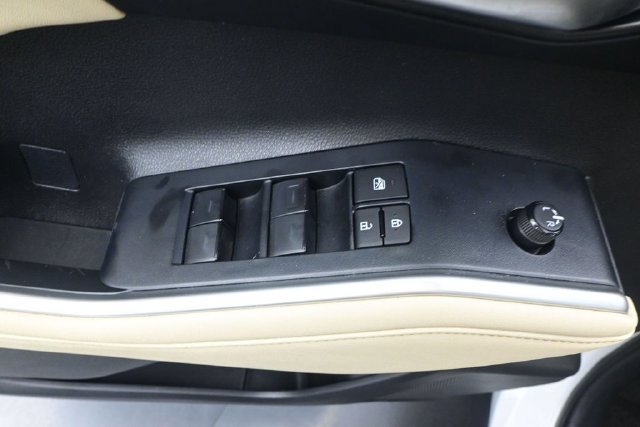 Used 2024 Toyota Highlander XLE AWD/4WD image 14
