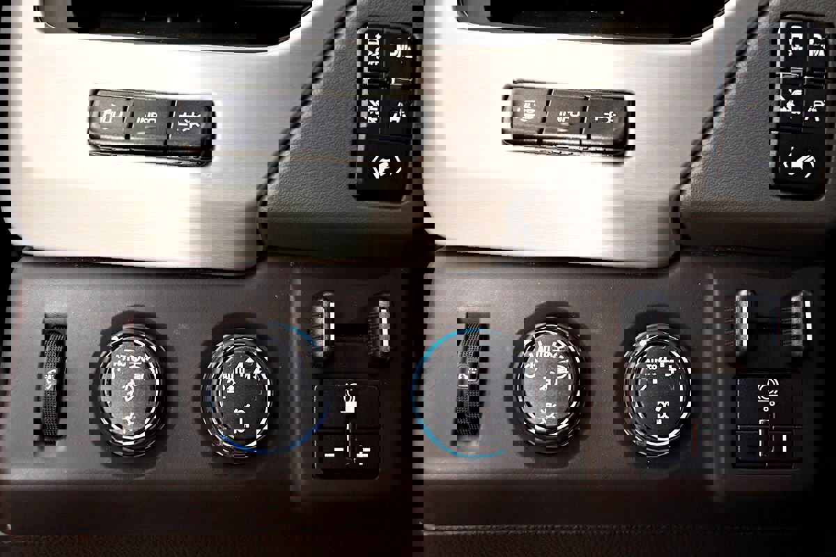 Used 2017 GMC Yukon XL Denali w/ Open Road Package image 23